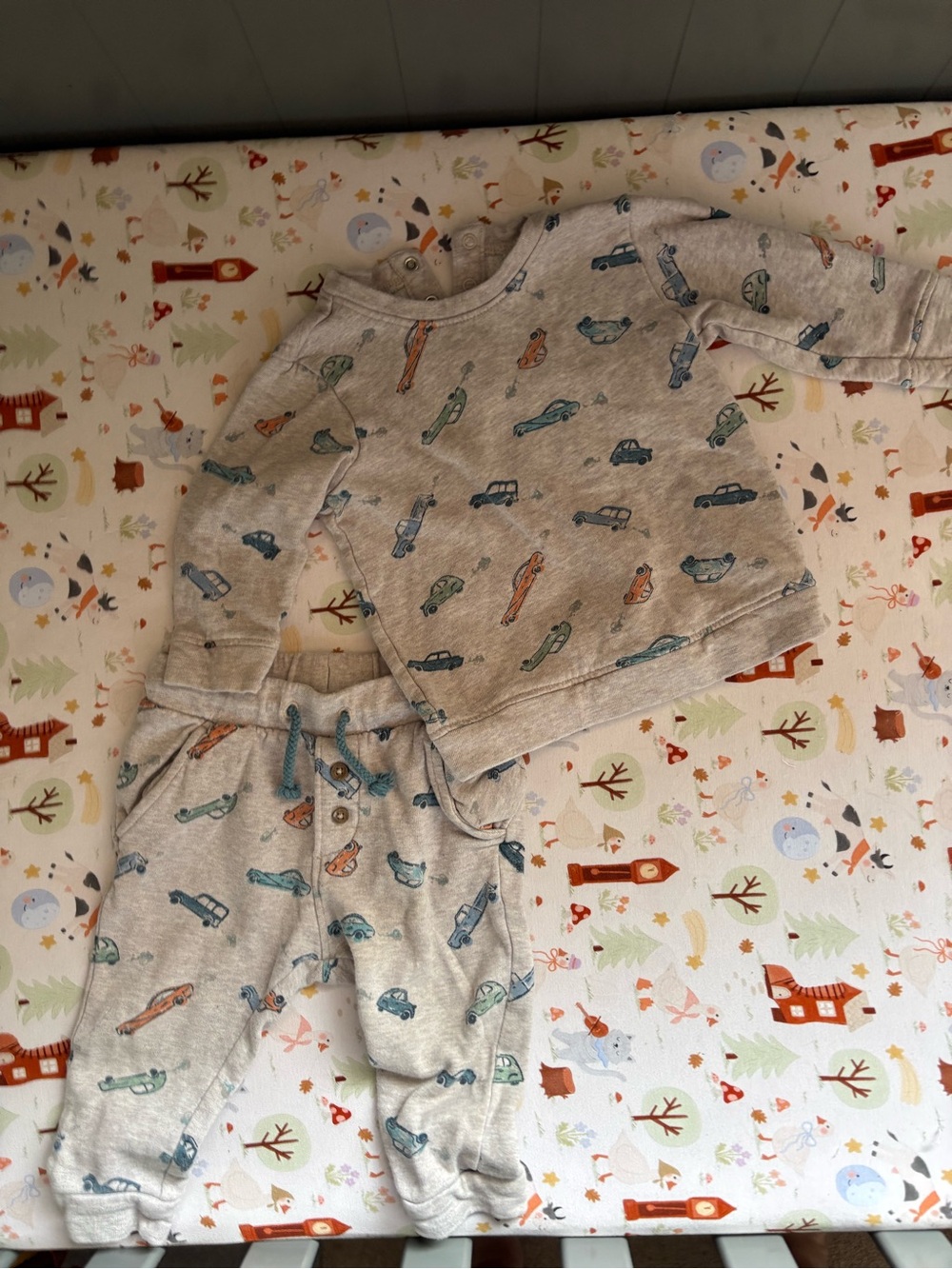 H&M Gray Kids Sweat Set with Blue, Green, and Orange Car Print